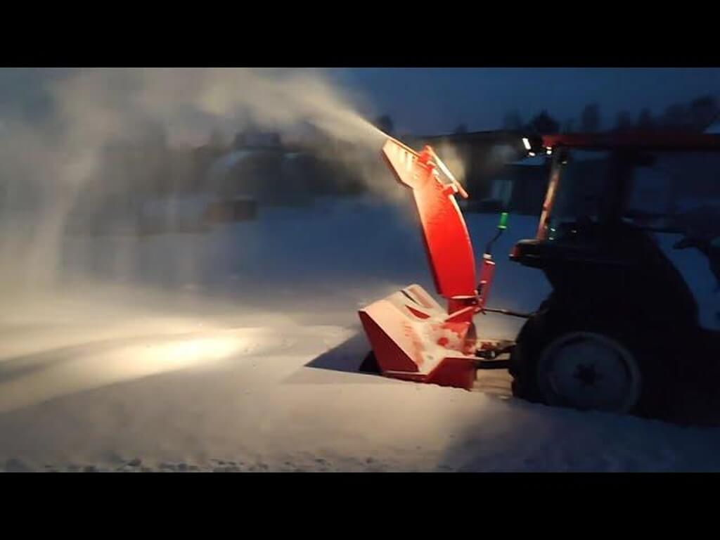 Снегоротор СГ-1600 на тракторе