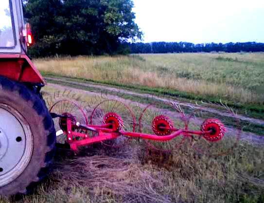 Тракторные грабли PZ-240 для сена